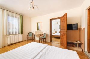 Postel nebo postele na pokoji v ubytování Ametiszt Hotel Harkány