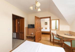 Postel nebo postele na pokoji v ubytování Ametiszt Hotel Harkány