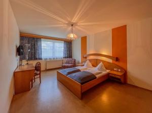 Postel nebo postele na pokoji v ubytování STIERSCHNEIDER'S Weinhotel Wachau & Wiazhaus