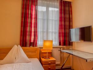 Postel nebo postele na pokoji v ubytování STIERSCHNEIDER'S Weinhotel Wachau & Wiazhaus