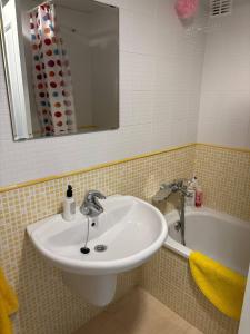 a bathroom with a sink and a bath tub at Casita Azul in Moncófar +4 photos