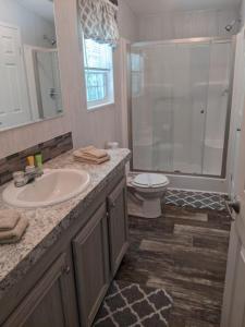 Koupelna v ubytování Lakeside Vacations