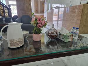 Kohvi ja tee valmistamise võimalus majutusasutuses Marhabaa hotel Al Amarat