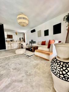 Μια τηλεόραση ή/και κέντρο ψυχαγωγίας στο Magnifique Villa avec piscine