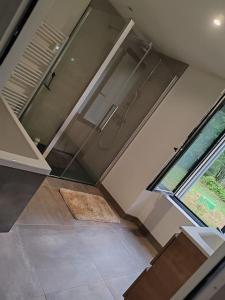 Ένα μπάνιο στο Aux sources de lesquire maison 5 chambres 5 salles de bains , 11 personnes +49 φωτογραφίες