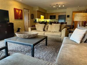 Gallery image of Best location in the heart of lions head, Ski lockers, jacuzzi and pool in Vail
