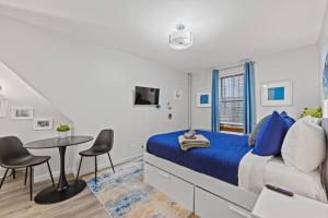a bedroom with a bed and a table and chairs at Central Location Studio Walk to Times Square in New York