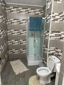 Ένα μπάνιο στο Apartament 2 dormitoare Gilau