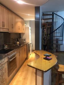 Kuchyň nebo kuchyňský kout v ubytování Apartamento Duplex en Rialp - ARS