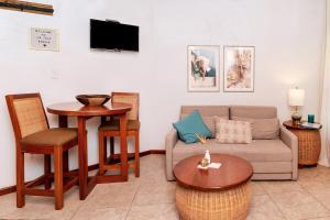 Posezení v ubytování White Sands Cove G01-Romantic Suite Garden view 1 BR by Stay Floreo