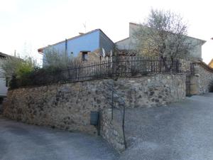 a stone wall with a gate on top of it at Casa El Cantón in La Cuba +7 photos