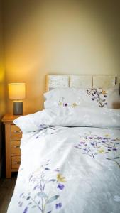 A bed or beds in a room at Ben Haven Self Catering Accommodation