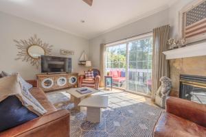 a living room with a couch and a fireplace at Butler Street Condo #16 - Walking Distance to downtown Saugatuck - Newer vacation rental in Saugatuck