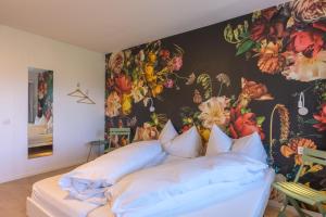 Postel nebo postele na pokoji v ubytování Hotel Buna luna by Seehof Laax