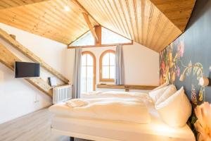 Postel nebo postele na pokoji v ubytování Hotel Buna luna by Seehof Laax