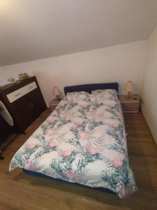 Uma cama ou camas num quarto em Apartman Sarajevo 202