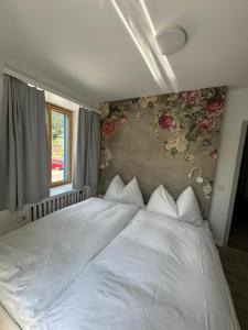 Postel nebo postele na pokoji v ubytování Hotel Buna luna by Seehof Laax