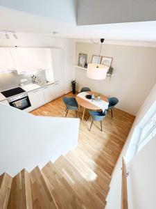 Kuchyň nebo kuchyňský kout v ubytování Dachgeschoß Maisonette im Altbau