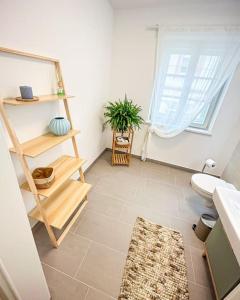 Koupelna v ubytování Dachgeschoß Maisonette im Altbau
