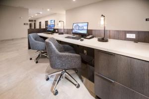 TV a/nebo společenská místnost v ubytování Best Western Plus Executive Residency Austin - Round Rock
