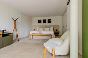 a bedroom with a bed and a couch and a table at Capitalia Parque Lincoln in Mexico City