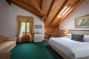 Postel nebo postele na pokoji v ubytování Hotel La Maison Wellness & Spa + 37 fotografií