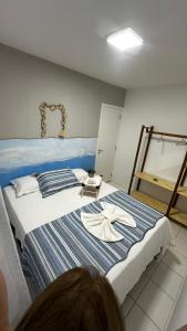 a bedroom with a bed with two towels on it at Apt da Leily 1km da praia in São-José-do-Ribamar +15 photos