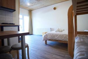 Postel nebo postele na pokoji v ubytování Hotel Tornisa Kazbegi