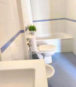 Ένα μπάνιο στο Apartamento V CENTENARIO BEACH Sanlúcar