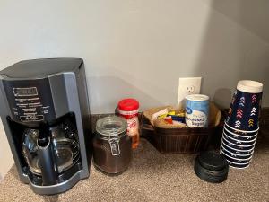 Tetera y cafetera en Explorer's Basecamp