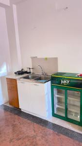 Kuchyň nebo kuchyňský kout v ubytování Hostel flash ulcinj