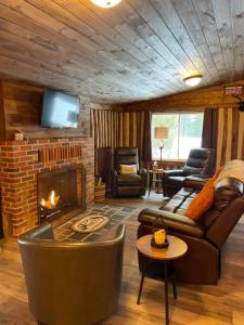 Setusvæði á Cozy Log Cabin in Jim Thorpe