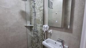 Koupelna v ubytování Hotel Luciano
