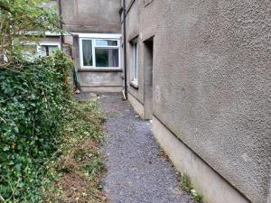 an alley with a window next to a building at Cosy Garden Flat near Bay & City Centre - Fast Wifi, 5 mins to centre in Cardiff