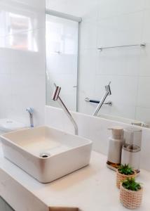 a white bathroom with a sink and a mirror at Espaço Motta - Diamantina - MG in Diamantina +28 photos