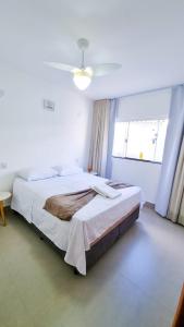 a bedroom with a large bed with a window at Espaço Motta - Diamantina - MG in Diamantina