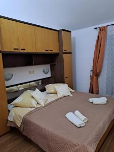 Posteľ alebo postele v izbe v ubytovaní Apartments for families with children Supetarska Draga - Donja, Rab - 14425