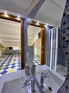 A bathroom at CASSIODORO SUITE B&B