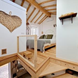 a bedroom with a bed and a wooden floor at CASAS de CONSTÂNCIA in Constância +30 photos