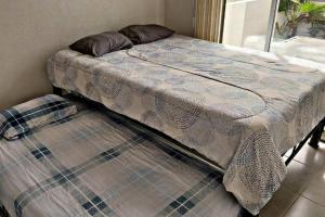 two beds sitting next to each other in a room at Bonito departamento planta baja en zona diamante in Barra Vieja +64 photos