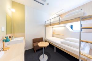 Letto o letti in una camera di WeBase Hiroshima