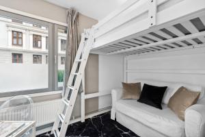 Posezení v ubytování Happy Days Relaxing room with smart solutions shared apartment with one other bedroom
