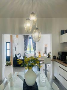 Kuchyň nebo kuchyňský kout v ubytování Maison "Au fil de l'eau"
