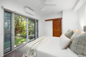 Voodi või voodid majutusasutuse Surfside Villa - 50m to beach access, heated pool toas +31 fotot