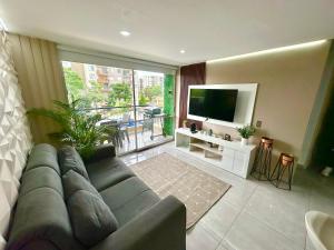 TV a/nebo společenská místnost v ubytování Apartamento luxury Girardot + 37 fotografií