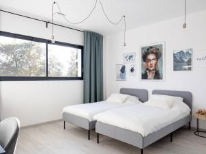 Postel nebo postele na pokoji v ubytování Villa sublime avec piscine chauffée, SPA et sauna à 10 min de la plage et des golfs - FR-1-791-19