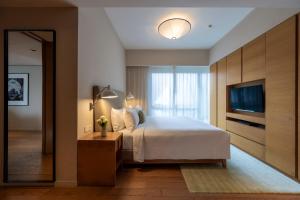 Ein Bett oder Betten in einem Zimmer der Unterkunft Lanson Place Bukit Ceylon