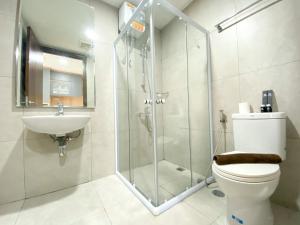 Koupelna v ubytování Minimalist Studio at Pollux Chadstone Apartment By Travelio