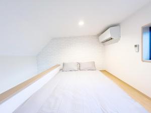 A bed or beds in a room at 西早稲田駅&高田馬場駅最大4人