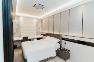 Postel nebo postele na pokoji v ubytování Brilliant Hotel Dan Spa
